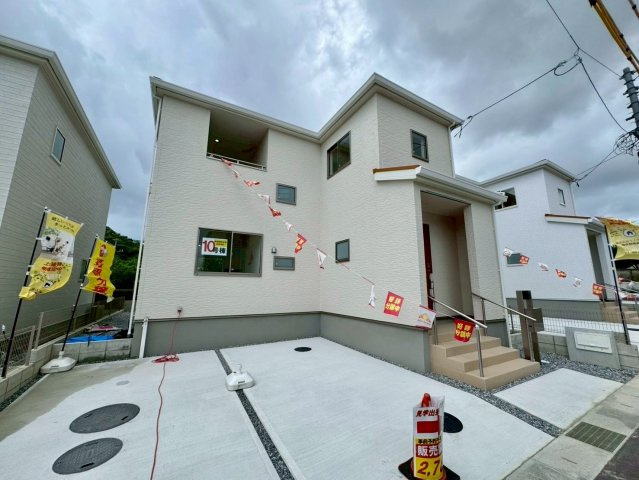 リーブルガーデン八重瀬町具志頭・１０号棟の駐車場|並列２台駐車可能スペース付き！お気軽にお問い合わせください♪