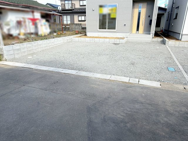 笠間市旭町第8　新築戸建て　2号棟の駐車場|カースペースは2台お停めいただけます♪