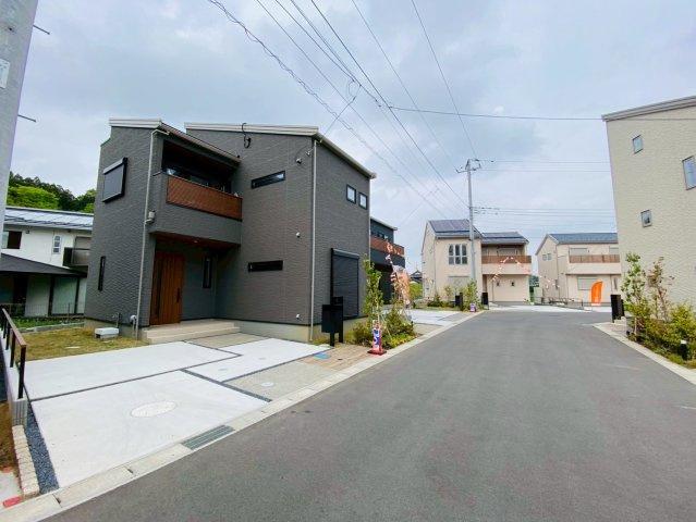 中古戸建　ナリタリンクスプレイス　35号の前面道路含む現地写真