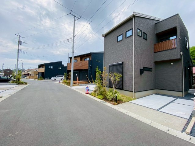 中古戸建　ナリタリンクスプレイス　35号の前面道路含む現地写真