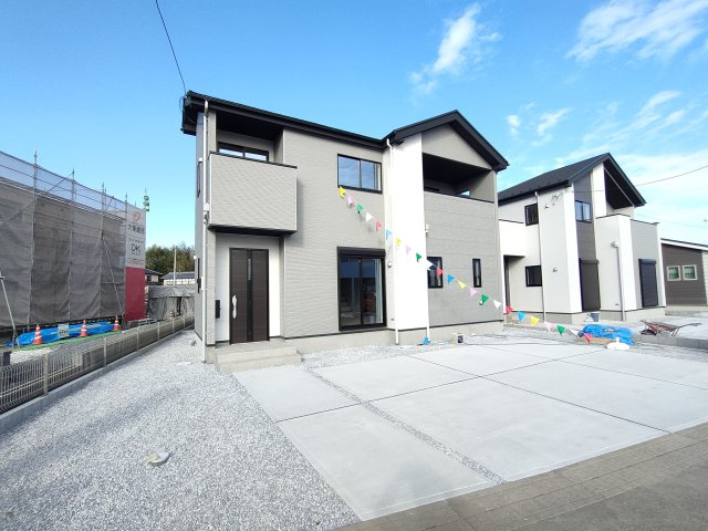 小山市城西　２期の前面道路含む現地写真|建物完成して内覧可能となりました♪全棟納戸付きの収納充実住宅です！
※2025年12月撮影