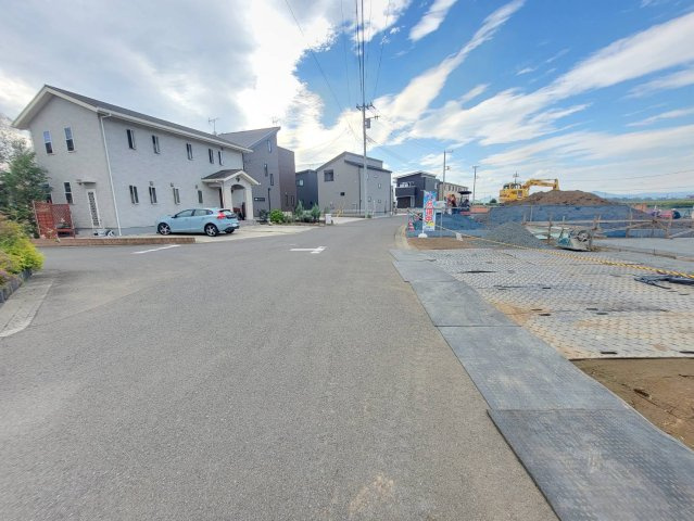 小山市城西　２期の前面道路含む現地写真|〇前面道路〇
幅員６ｍなので、駐車も楽々ですね♪
※2025年9月撮影