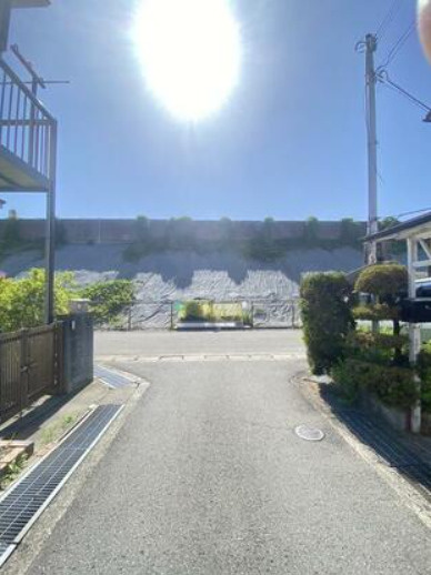 和歌山市　鳴神　中古戸建の前面道路含む現地写真