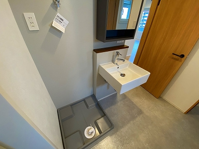 北新宿サマリアマンションの独立洗面台