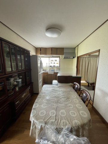 宇高4丁目　中古戸建のキッチン|キッチン・ダイニングスペースとして十分な広さがあり、居間と続きで使いやすいです。