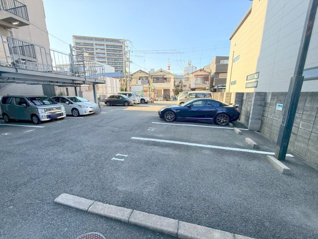 デイグラン上新庄　仲介手数料無料の駐車場