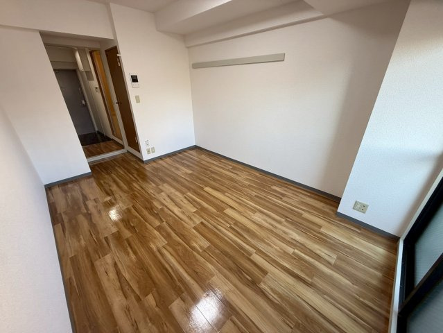 デイグラン上新庄　仲介手数料無料の居間・リビング