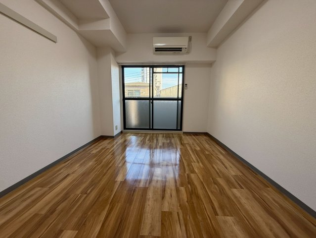 デイグラン上新庄　仲介手数料無料の居間・リビング