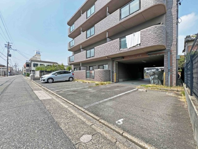 アムール正保の駐車場