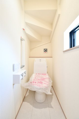 伊奈町栄四丁目76番全1棟の浴室