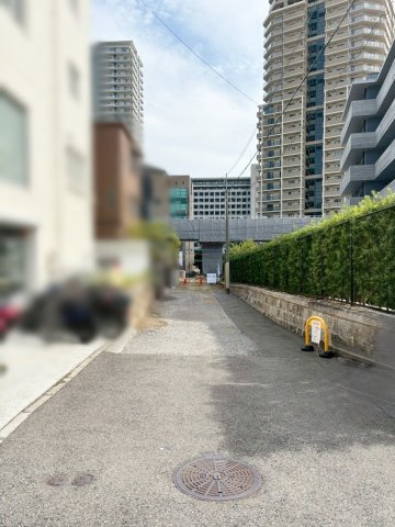 住吉本町1丁目 売土地の前面道路含む現地写真