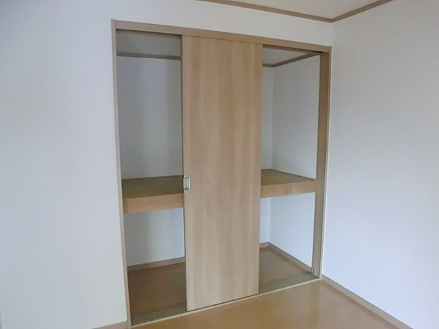 カーサ山本の収納|３枚スライドドアの収納。