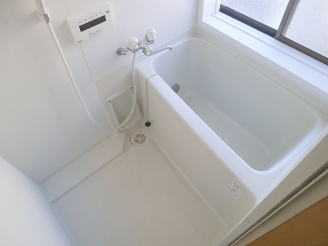 カーサ山本の浴室|追い炊き機能付のバスルームです。