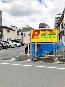 ラ・ルーチェの駐車場