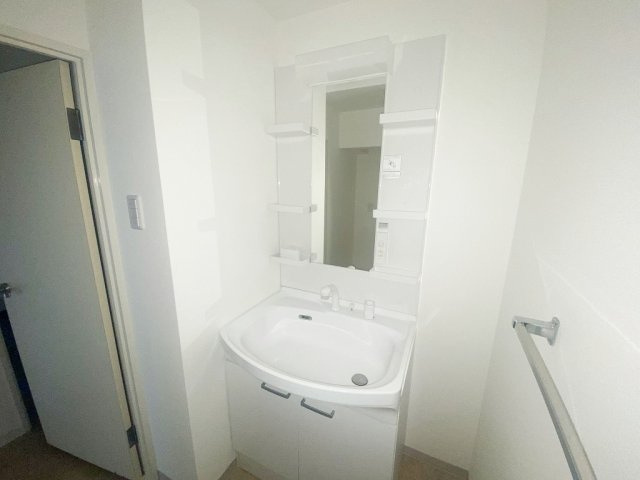 西浦和ガーデンの洗面所|別号室の参考写真です。