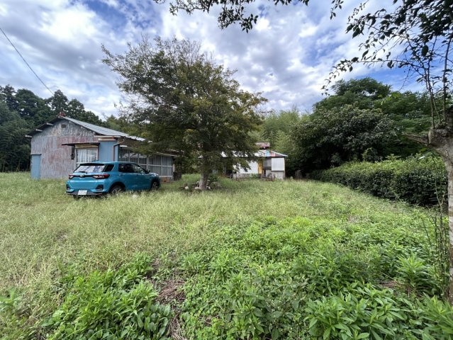 古屋付き広大な土地♪資材置き場などにいかがですか
