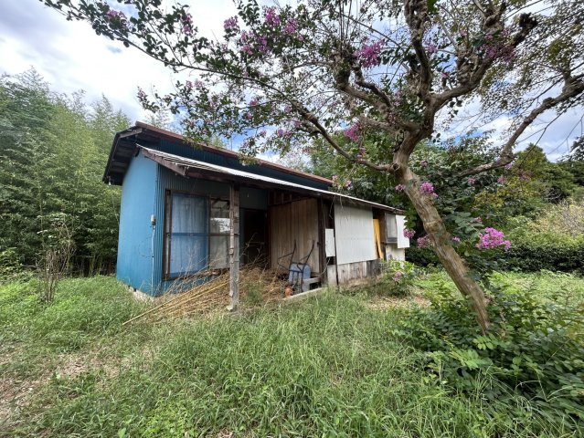 古屋付き広大な土地♪資材置き場などにいかがですかの外観|小屋があります