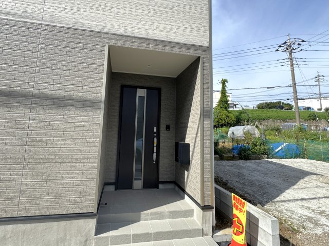 松戸市八ケ崎緑町新築戸建のエントランス|エントランス・玄関ポーチ