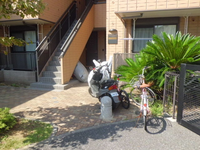 ＲＥＩＮＨＥＩＴのエントランス|建物アプローチ