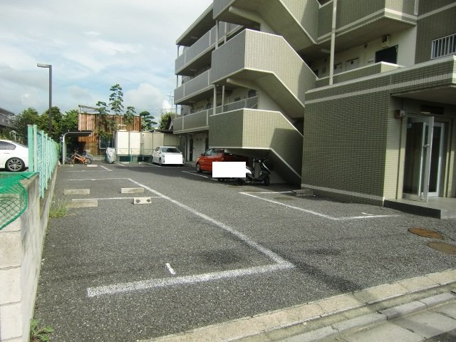さいたま市桜区西堀６丁目の賃貸マンションの駐車場