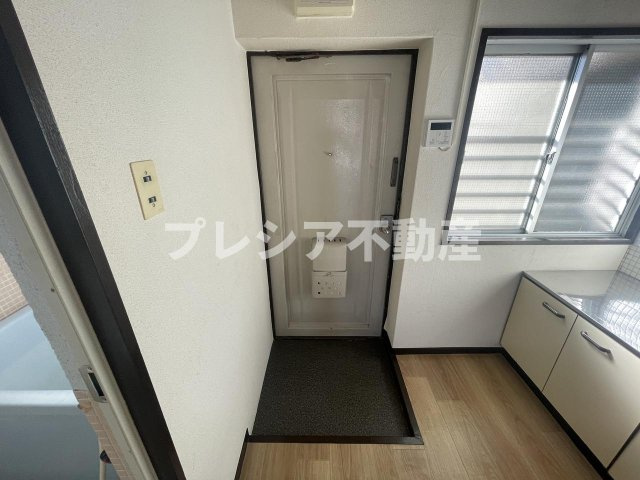 寿コーポの玄関