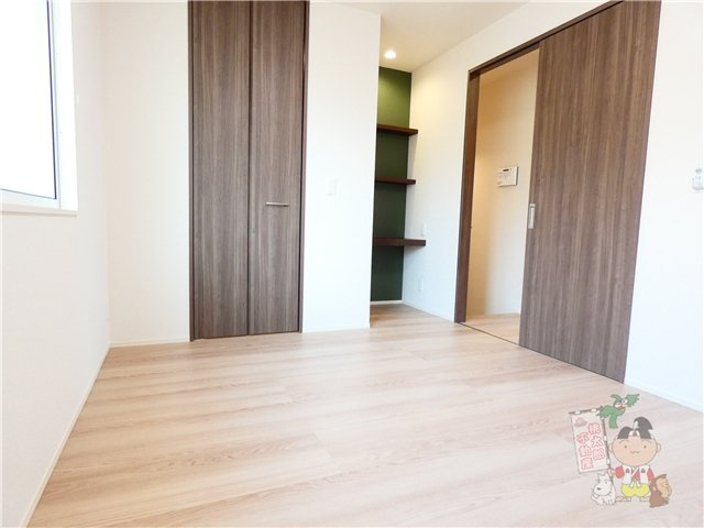 セレストブルーの洋室