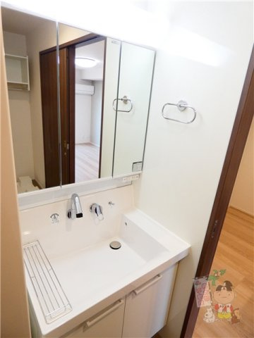 セレストブルーの洗面所