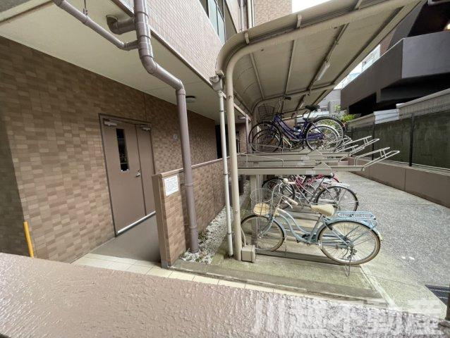南向き住居　陽当たり・眺望良好！！の駐輪場|ご来店時に粗品プレゼントしています