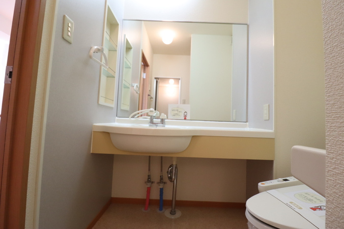 プレミールの洗面所|大型洗髪洗面化粧台