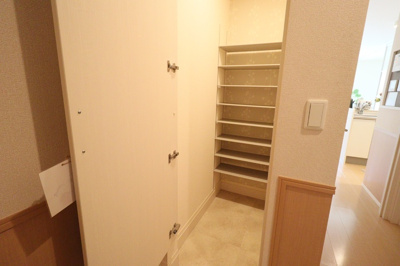 【その他】 | AIRY HILLS（エアリー ヒルズ） D棟 | シューズクローク（姿見鏡付）