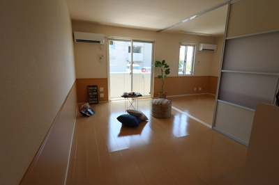 【ロビー】 | AIRY HILLS（エアリー ヒルズ） D棟 | リビング全景（エアコン付）