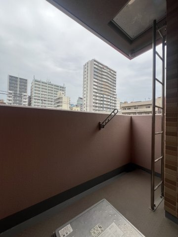 エステムコート神戸ハーバーランド前Ⅶレーベルのバルコニー