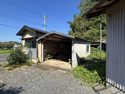 【駐車場】 | 笠間市南友部2DKS+3K中古住宅 | 車庫