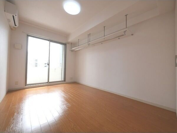 セントレイクセレブ代官町の居間・リビング