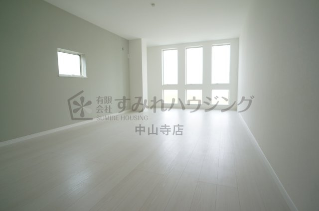 安倉南ガレージハウスの居間・リビング