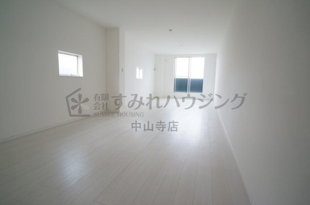 安倉南ガレージハウスの居間・リビング