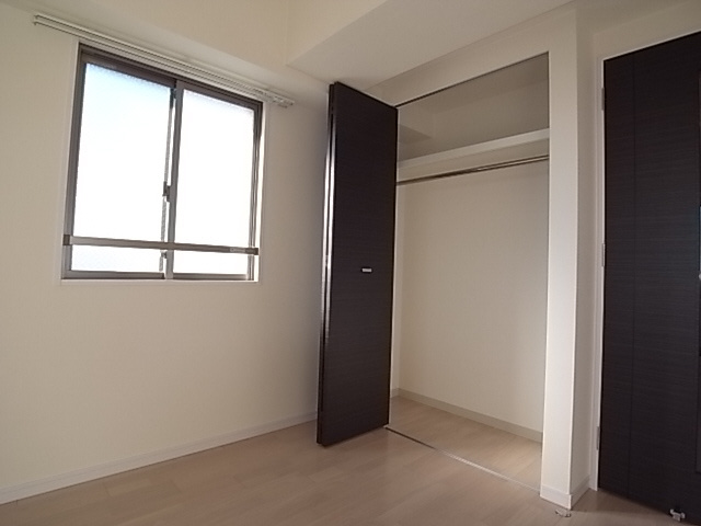 エスティ・ロアール神戸駅前の収納