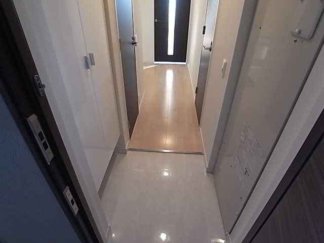 エスティ・ロアール神戸駅前の玄関