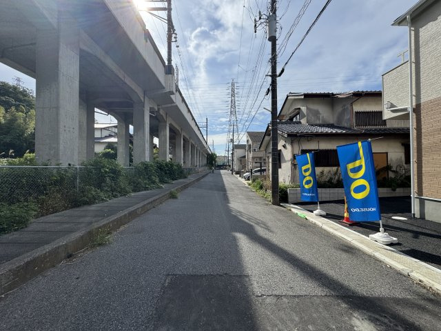 松戸市八ケ崎緑町新築戸建の前面道路含む現地写真|東側前面道路・幅員約6ｍ