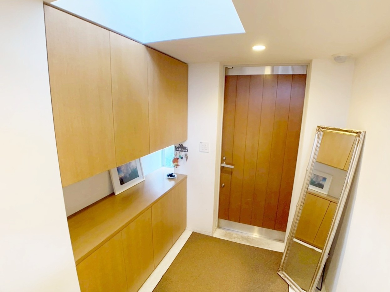 菊谷町 中古戸建の玄関