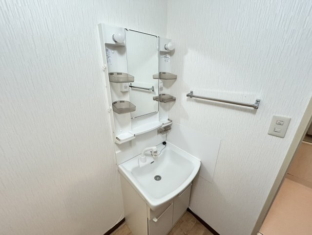 フローラル北名次の洗面所
