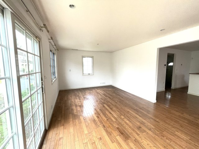 季美の森南売り中古戸建の居間・リビング