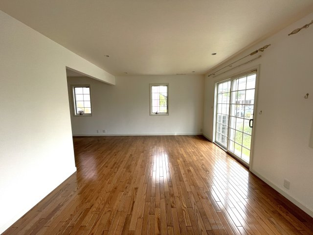 季美の森南売り中古戸建の居間・リビング