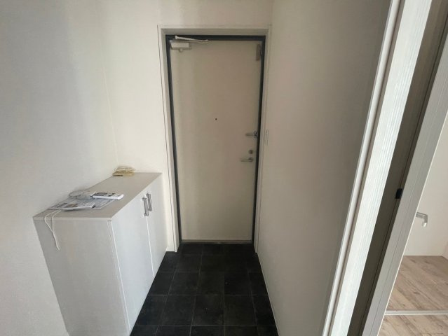 クレッソ六甲道の玄関