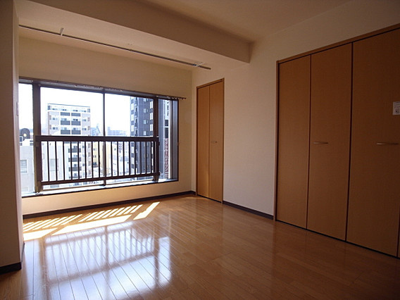 ヤマウラ77ビルの居間・リビング