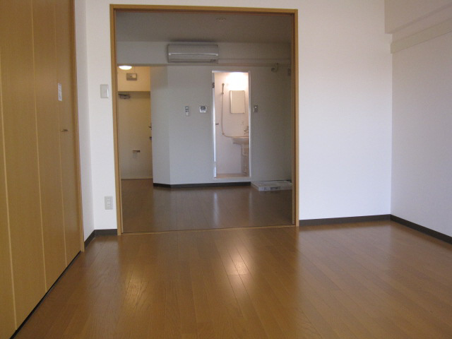 ヤマウラ77ビルの居間・リビング