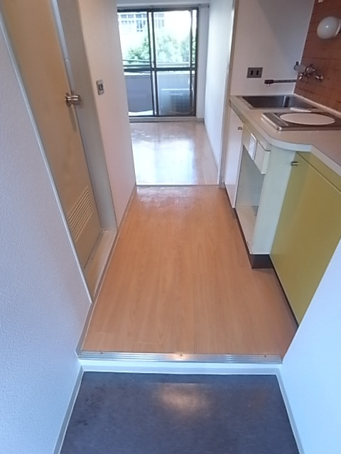 ネオダイキョー神戸元町の玄関