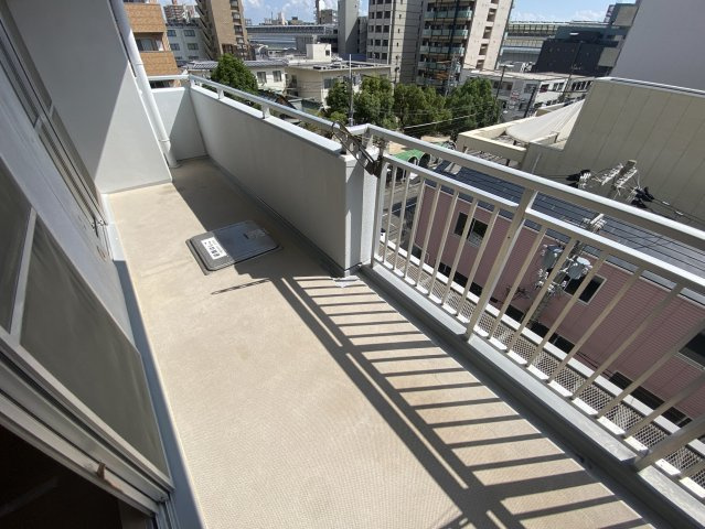 深江駅前ビルのバルコニー