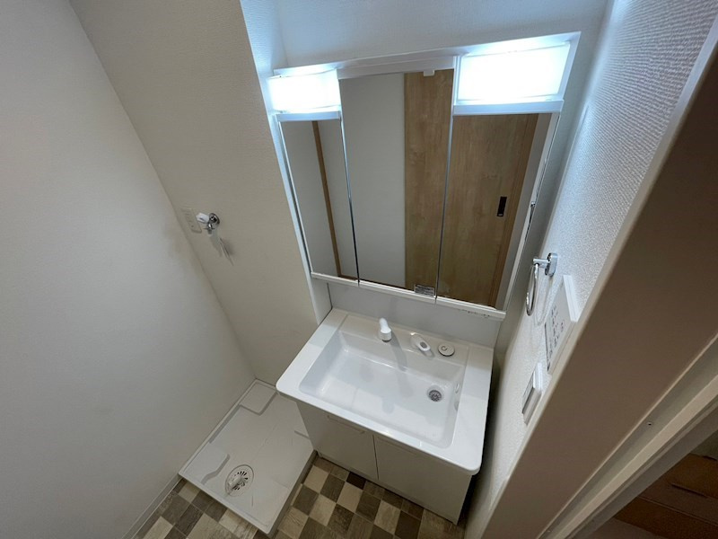 ブリリオ北野異人館通の独立洗面台