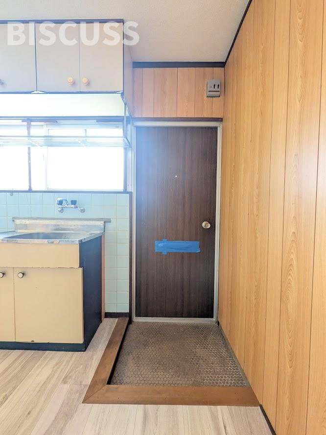 泉マンションの玄関